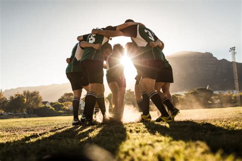 what does a guard do in football and how does it relate to the importance of teamwork in any sport